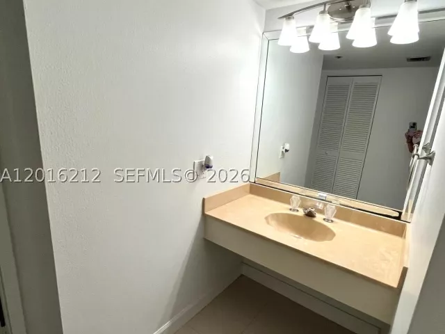 1-bedroom condo for rent in Miami - 1717 N Bayshore Dr A-2453 - MondialRealty