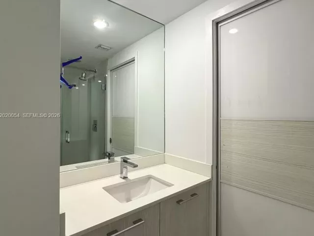 2-bedroom condo for rent in Miami - 55 SW 9th St 2703 - MondialRealty