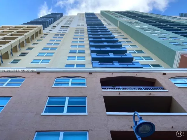 1-bedroom condo for rent in Miami Beach - 90 Alton Rd 908 - MondialRealty