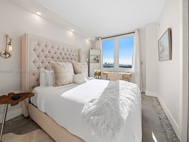2-bedroom condo for rent in Miami Beach - 2301 Collins Ave 1533 - MondialRealty
