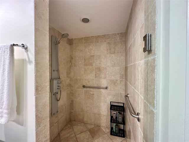 2-bedroom condo for sale in Sunny Isles Beach - 18201 Collins Avenue 1901 - MondialRealty