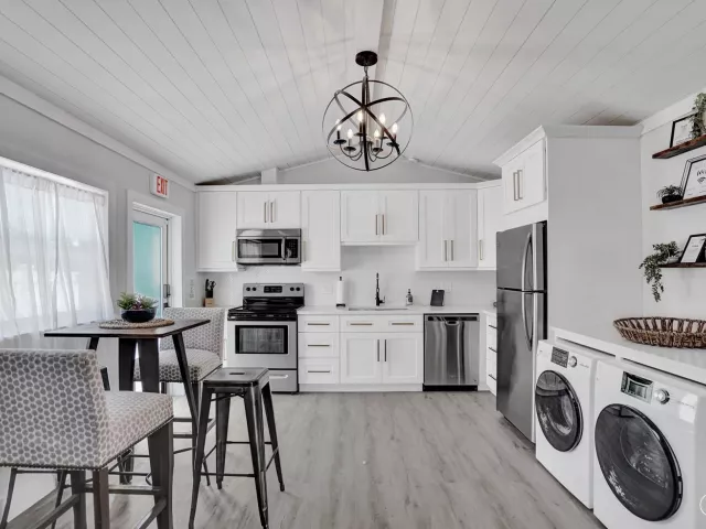 3-bedroom home for sale in Deerfield Beach - 1969 NE 5th Street 1-2 - MondialRealty