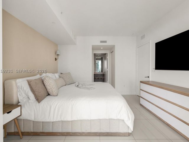 2-bedroom condo for sale in Miami - 1300 S Miami Ave 2602 - MondialRealty