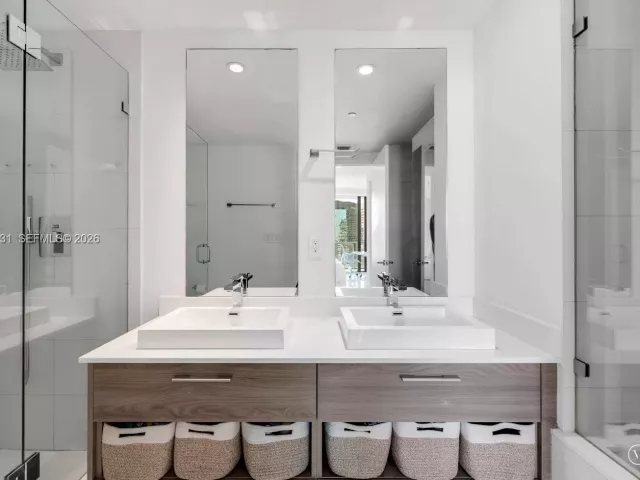 2-bedroom condo for sale in Miami - 1300 S Miami Ave 2602 - MondialRealty