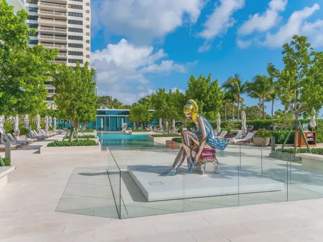 2-bedroom condo for sale in Bal Harbour - 10201 Collins Ave 1806 - MondialRealty