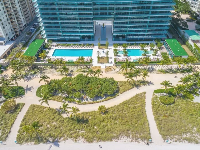 2-bedroom condo for sale in Bal Harbour - 10201 Collins Ave 1806 - MondialRealty