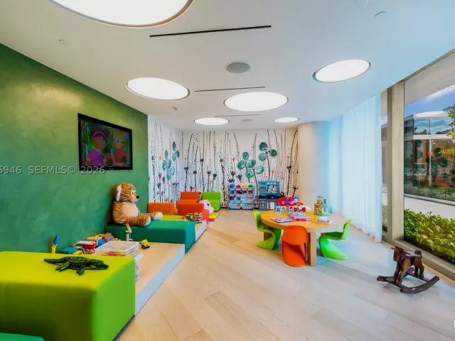 2-bedroom condo for sale in Bal Harbour - 10201 Collins Ave 1806 - MondialRealty