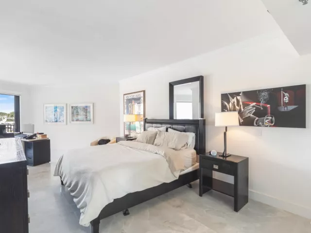 2-bedroom home for sale in Delray Beach - 1035 S Federal Highway 211 - MondialRealty