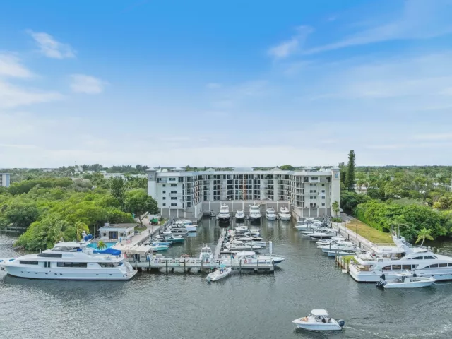 2-bedroom home for sale in Delray Beach - 1035 S Federal Highway 211 - MondialRealty