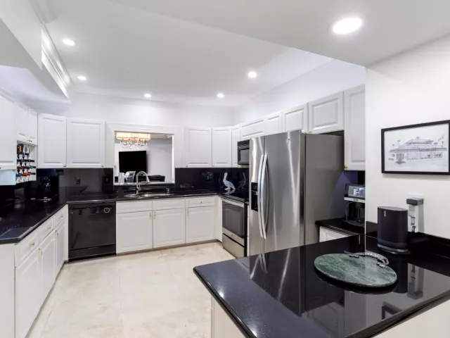 2-bedroom home for sale in Delray Beach - 1035 S Federal Highway 211 - MondialRealty