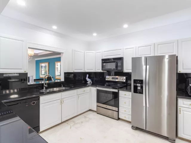2-bedroom home for sale in Delray Beach - 1035 S Federal Highway 211 - MondialRealty