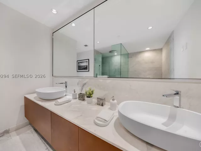 2-bedroom condo for rent in Bal Harbour - 10201 Collins Ave 305 - MondialRealty