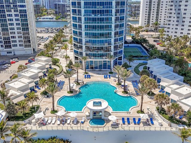 3-bedroom condo for rent in Hollywood - 3101 S Ocean Dr 701 - MondialRealty