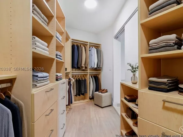 3-bedroom condo for rent in Sunny Isles Beach - 19333 Collins Ave 1907 - MondialRealty