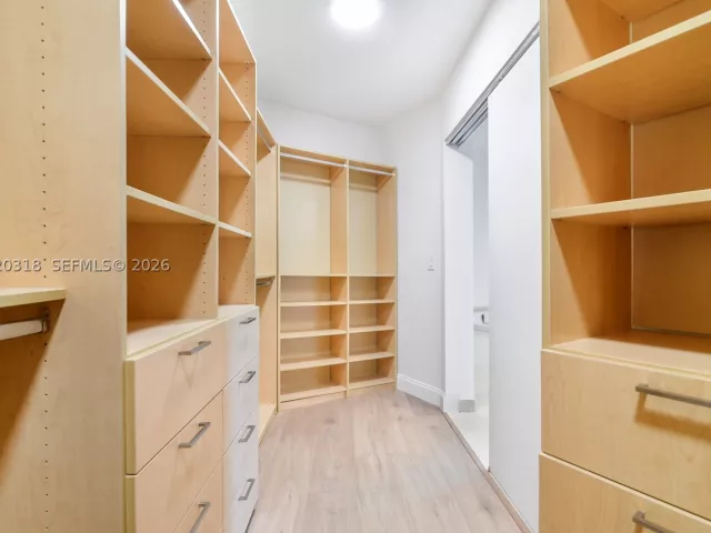 3-bedroom condo for rent in Sunny Isles Beach - 19333 Collins Ave 1907 - MondialRealty