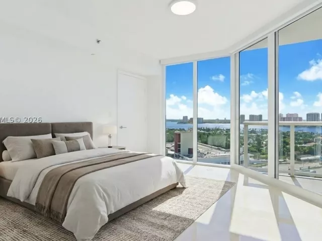 3-bedroom condo for rent in Sunny Isles Beach - 19333 Collins Ave 1907 - MondialRealty