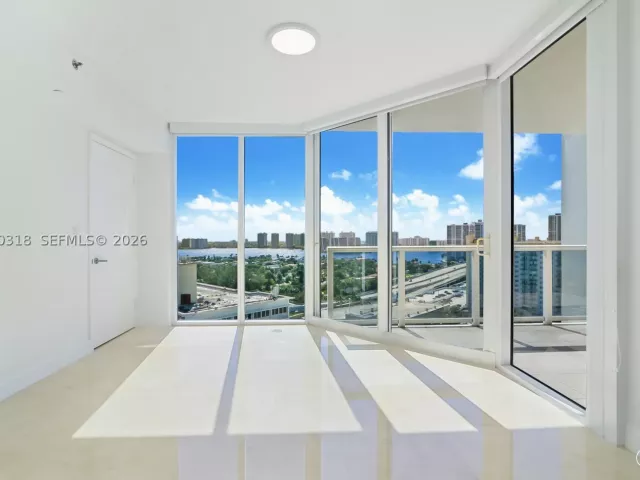 3-bedroom condo for rent in Sunny Isles Beach - 19333 Collins Ave 1907 - MondialRealty