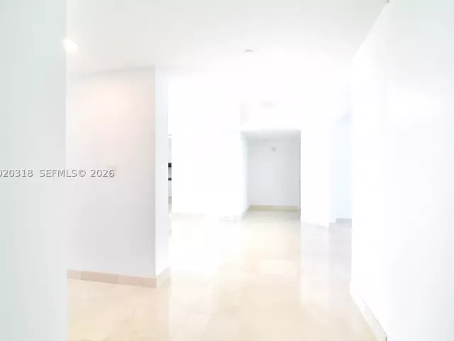3-bedroom condo for rent in Sunny Isles Beach - 19333 Collins Ave 1907 - MondialRealty