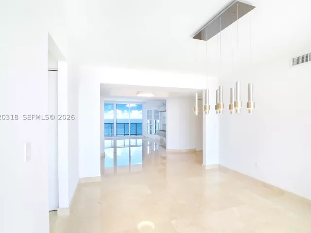 3-bedroom condo for rent in Sunny Isles Beach - 19333 Collins Ave 1907 - MondialRealty