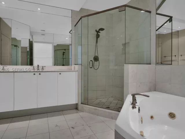 3-bedroom condo for sale in Miami - 901 Brickell Key Blvd 3204 - MondialRealty