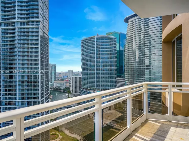 3-bedroom condo for sale in Miami - 901 Brickell Key Blvd 3204 - MondialRealty