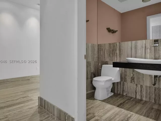 3-bedroom condo for sale in Miami - 901 Brickell Key Blvd 3204 - MondialRealty