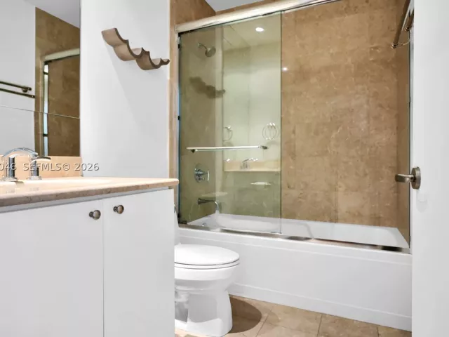 3-bedroom condo for sale in Miami - 901 Brickell Key Blvd 3204 - MondialRealty