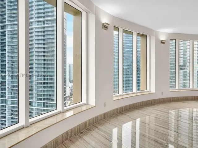 3-bedroom condo for sale in Miami - 901 Brickell Key Blvd 3204 - MondialRealty