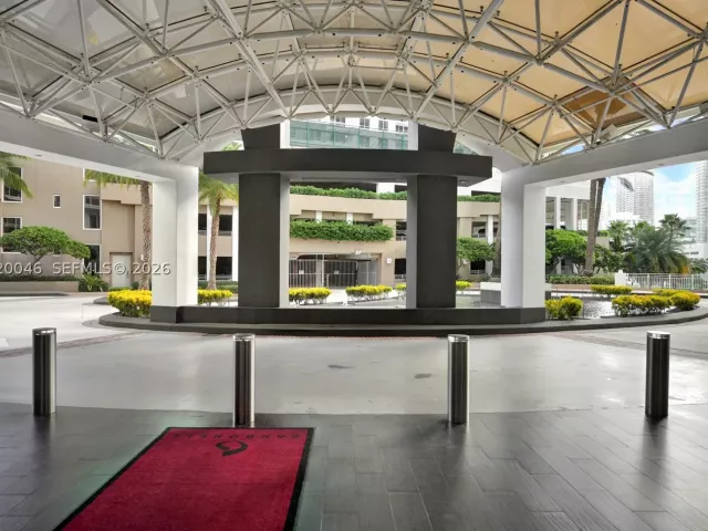 3-bedroom condo for sale in Miami - 901 Brickell Key Blvd 3204 - MondialRealty
