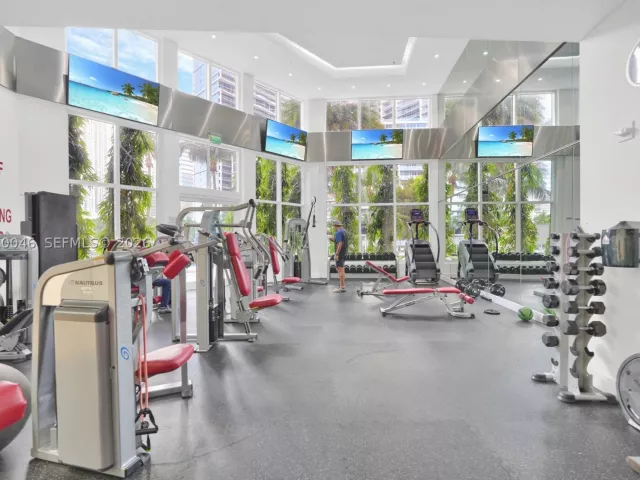 3-bedroom condo for sale in Miami - 901 Brickell Key Blvd 3204 - MondialRealty
