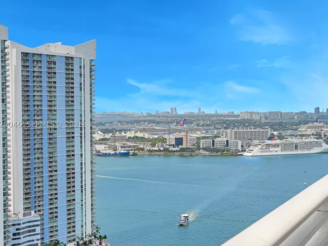 3-bedroom condo for sale in Miami - 901 Brickell Key Blvd 3204 - MondialRealty