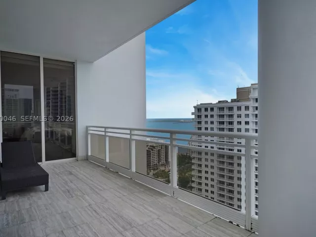 3-bedroom condo for sale in Miami - 901 Brickell Key Blvd 3204 - MondialRealty