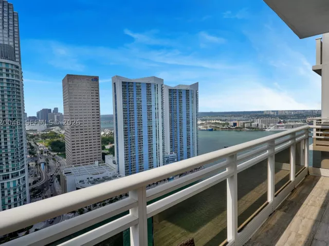 3-bedroom condo for sale in Miami - 901 Brickell Key Blvd 3204 - MondialRealty