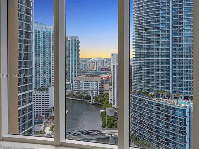 3-bedroom condo for sale in Miami - 901 Brickell Key Blvd 3204 - MondialRealty