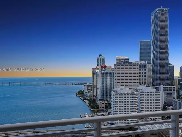 3-bedroom condo for sale in Miami - 901 Brickell Key Blvd 3204 - MondialRealty