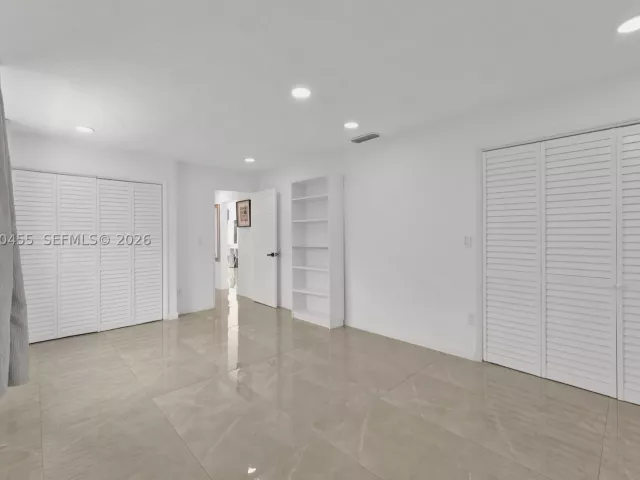3-bedroom home for sale in Biscayne Park - 11144 NE 8th Ct - MondialRealty