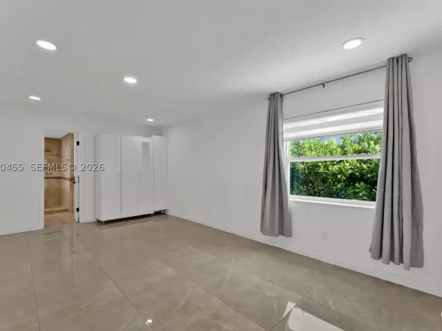3-bedroom home for sale in Biscayne Park - 11144 NE 8th Ct - MondialRealty