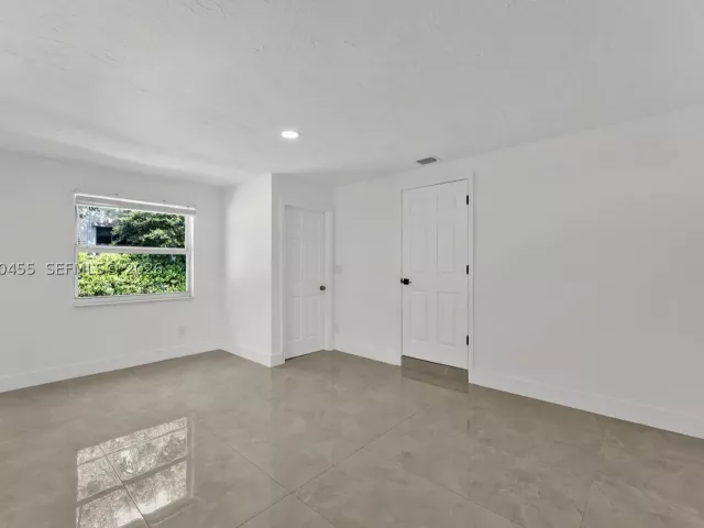 3-bedroom home for sale in Biscayne Park - 11144 NE 8th Ct - MondialRealty