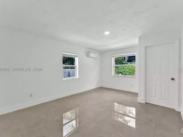 3-bedroom home for sale in Biscayne Park - 11144 NE 8th Ct - MondialRealty