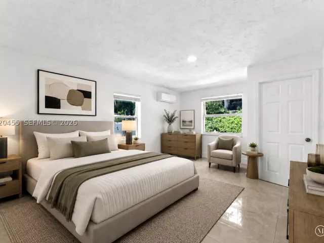 3-bedroom home for sale in Biscayne Park - 11144 NE 8th Ct - MondialRealty