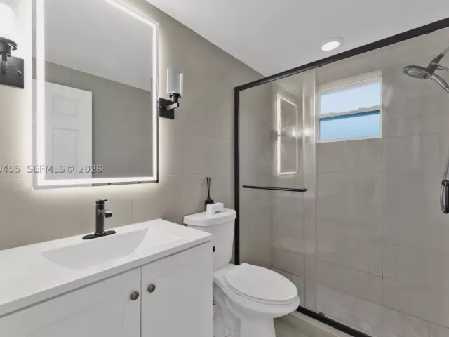 3-bedroom home for sale in Biscayne Park - 11144 NE 8th Ct - MondialRealty