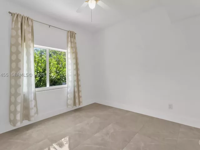 3-bedroom home for sale in Biscayne Park - 11144 NE 8th Ct - MondialRealty