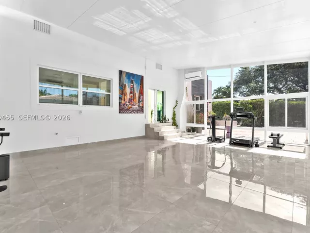 3-bedroom home for sale in Biscayne Park - 11144 NE 8th Ct - MondialRealty