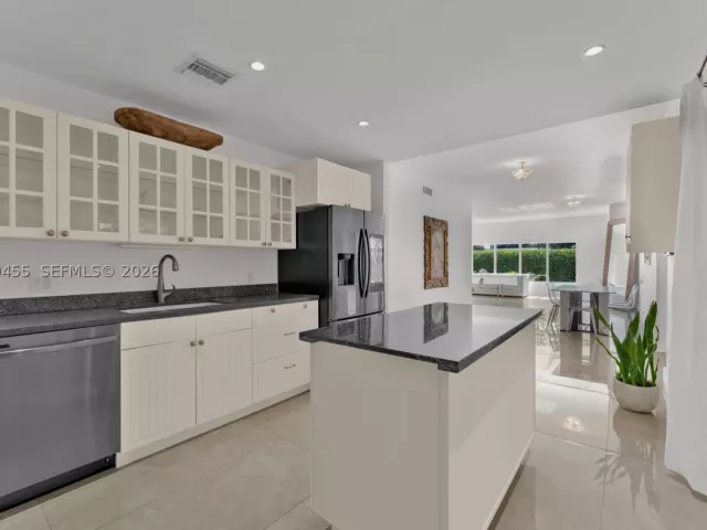 3-bedroom home for sale in Biscayne Park - 11144 NE 8th Ct - MondialRealty