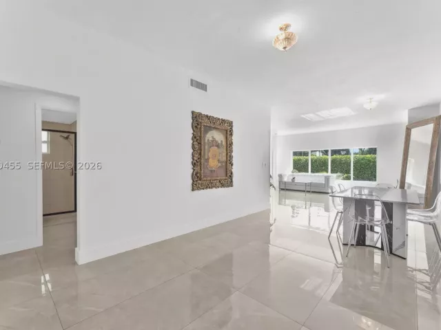 3-bedroom home for sale in Biscayne Park - 11144 NE 8th Ct - MondialRealty