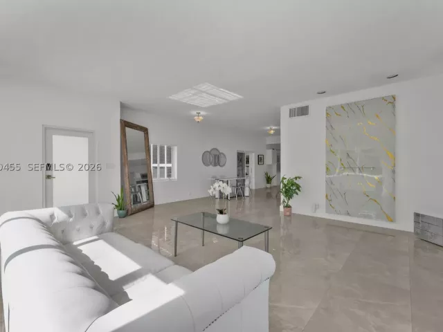 3-bedroom home for sale in Biscayne Park - 11144 NE 8th Ct - MondialRealty
