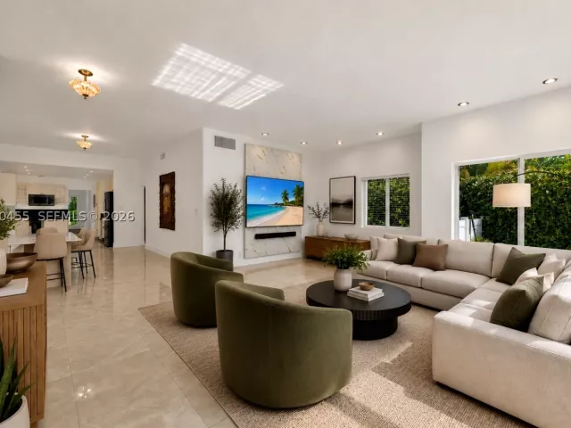 3-bedroom home for sale in Biscayne Park - 11144 NE 8th Ct - MondialRealty