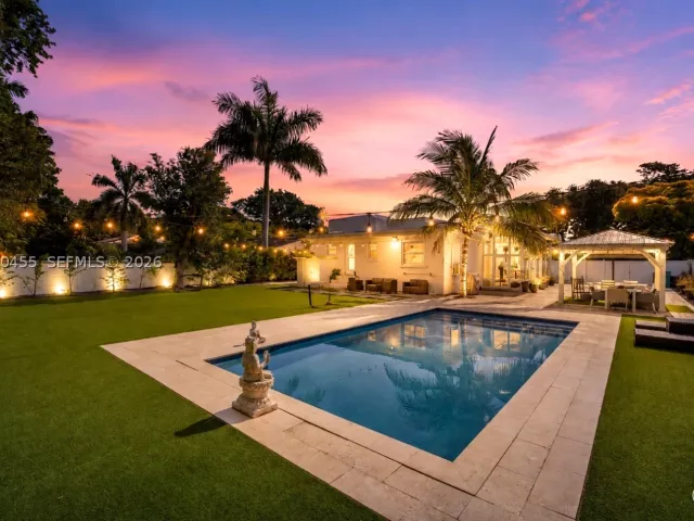 3-bedroom home for sale in Biscayne Park - 11144 NE 8th Ct - MondialRealty