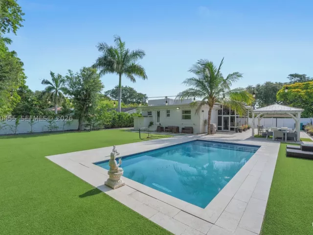 3-bedroom home for sale in Biscayne Park - 11144 NE 8th Ct - MondialRealty