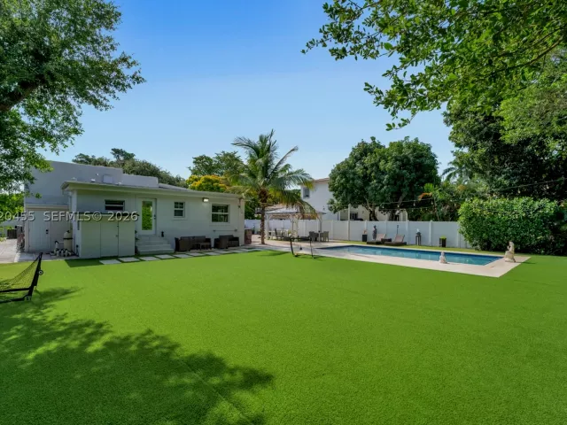 3-bedroom home for sale in Biscayne Park - 11144 NE 8th Ct - MondialRealty